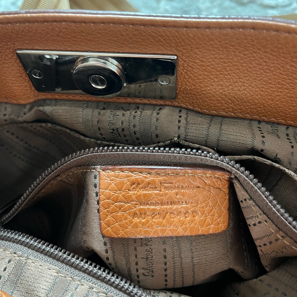 Salvatore Ferragamo Gancini Shoulder Bag Brown - Picture 11 of 13